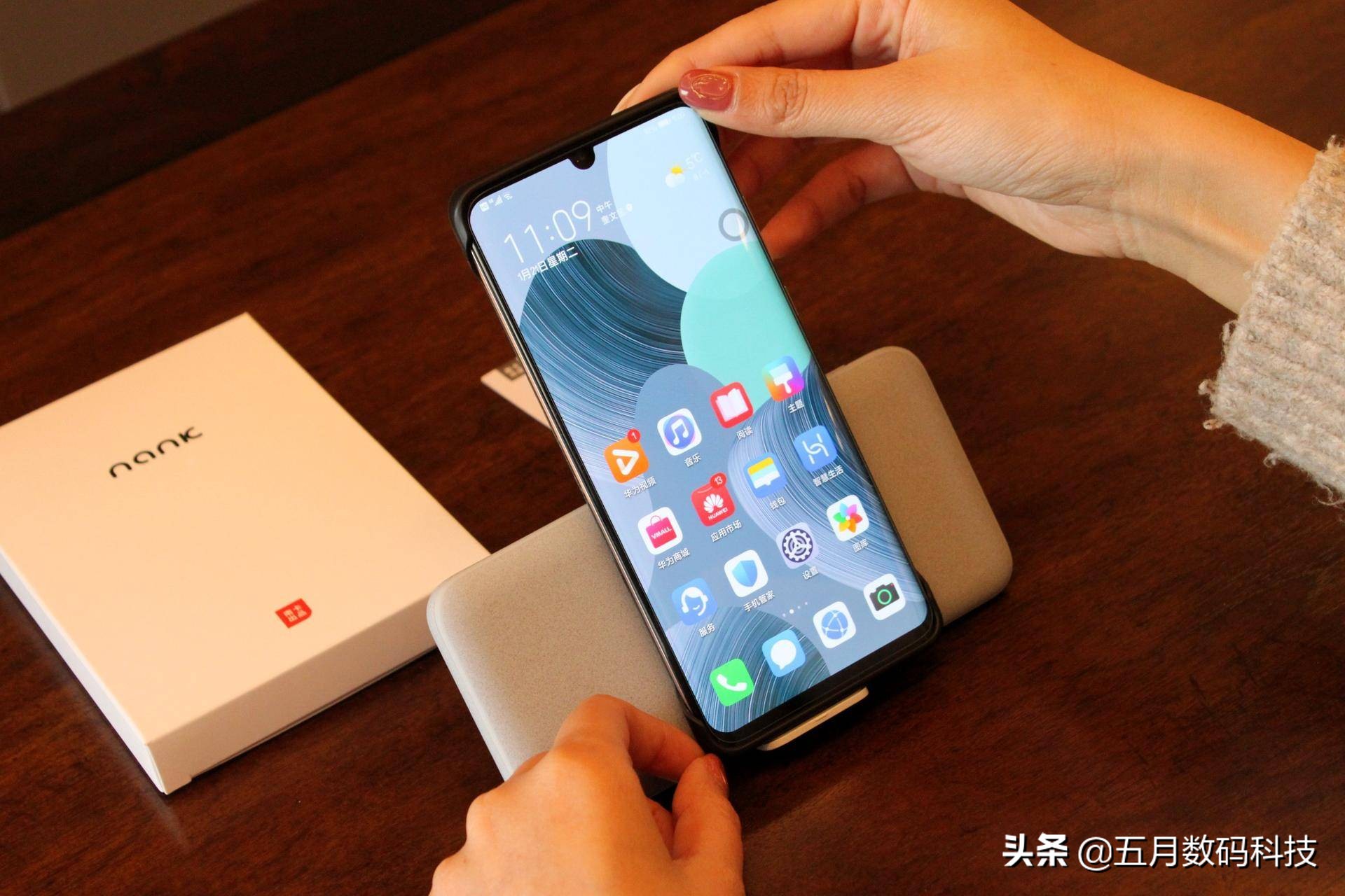 无线充电器适用苹果华为手机通用,无线充电宝适用于苹果华为