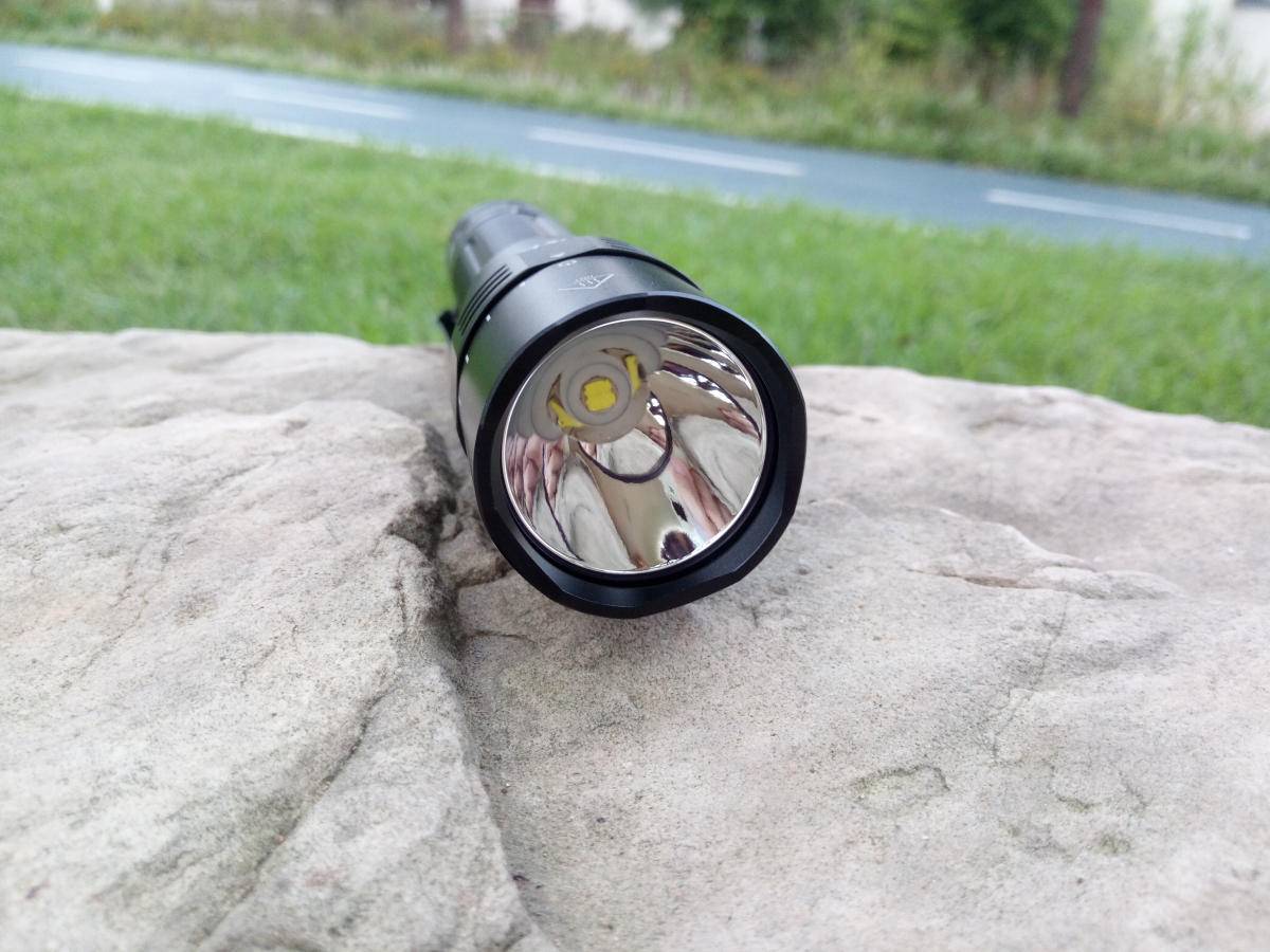 黑暗中的守护神，FenixPD40Rv2.0强光手电使用体验
