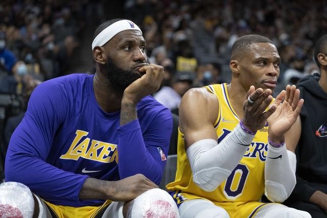 福布斯体坛收入榜詹姆斯,福布斯公布nba球队收入