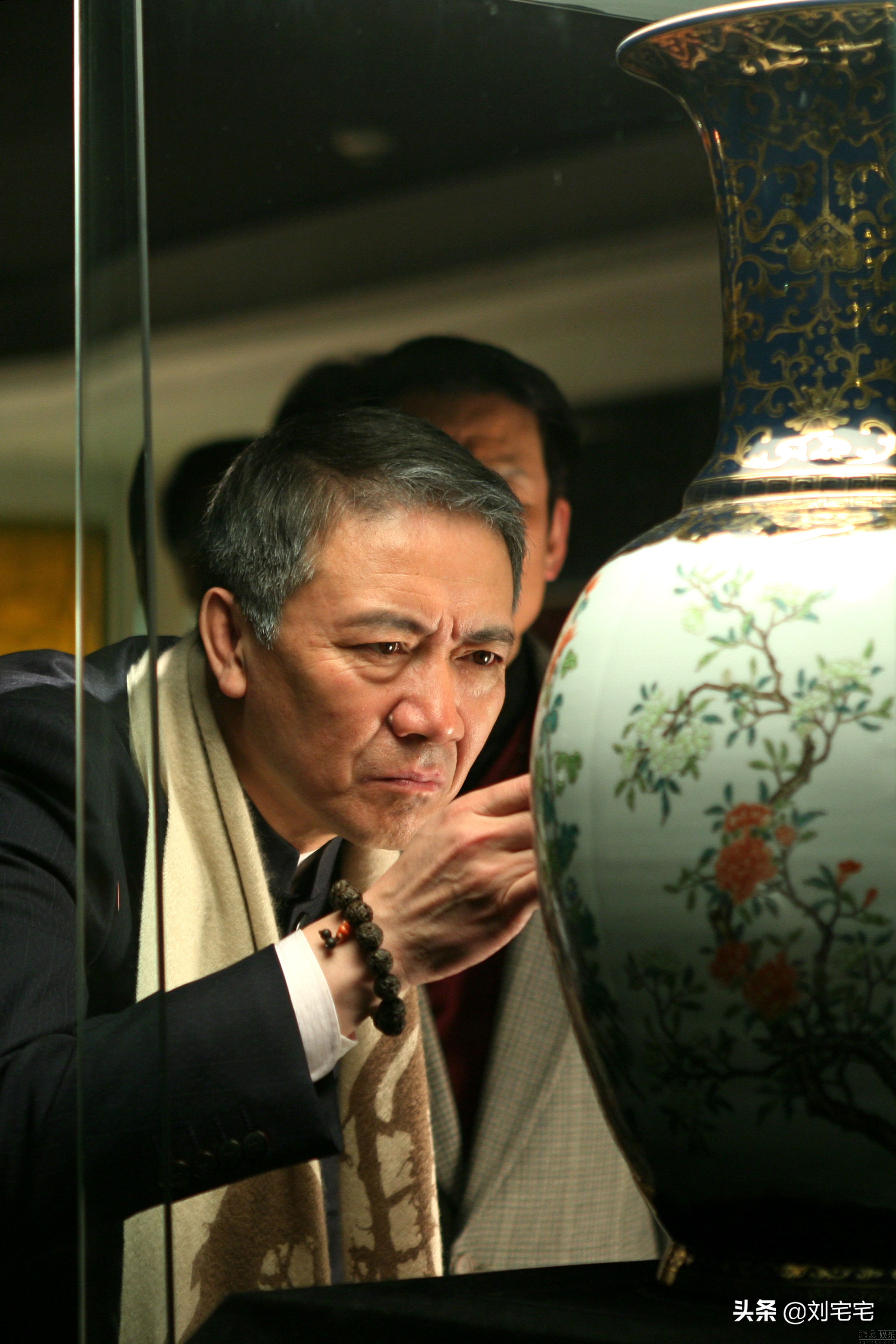 从“小学肄业”到“收藏大亨”，马未都的逆袭之路，何以非议不断