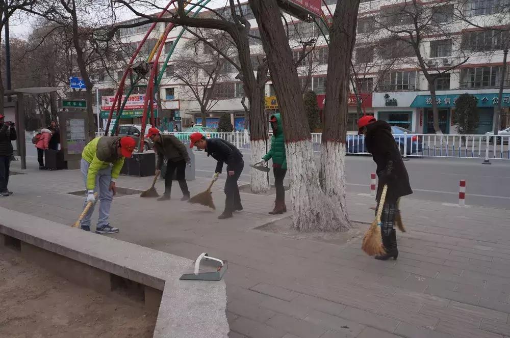 白银：爱心志愿者成为汽车站春运一道最亮风景线
