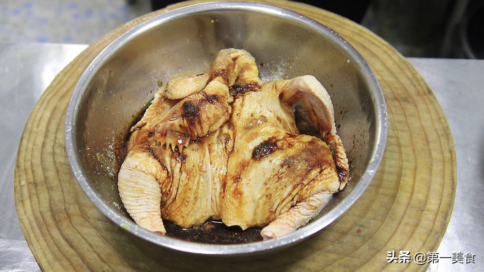 一整只炸鸡如何炸外酥里嫩,整只鸡油炸可以炸熟吗