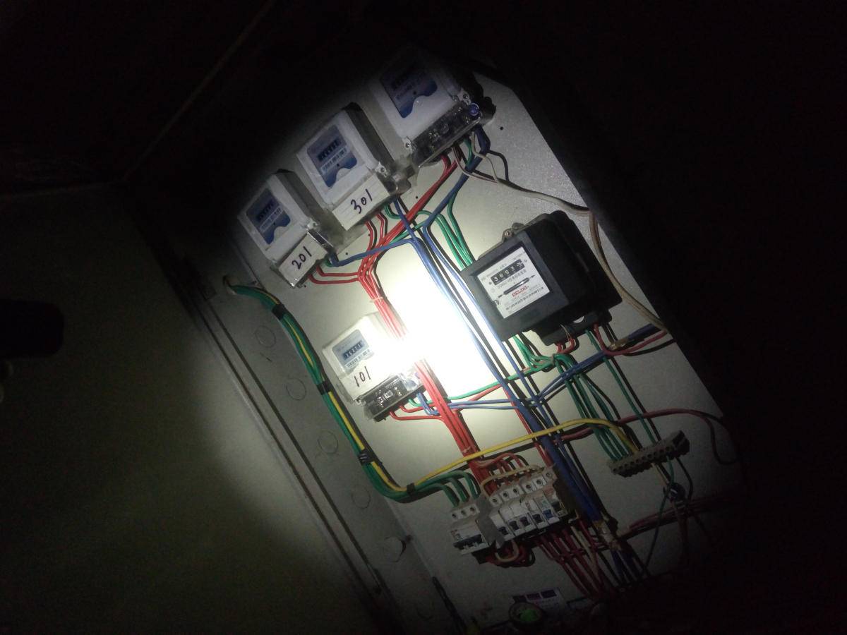 黑暗中的守护神，FenixPD40Rv2.0强光手电使用体验