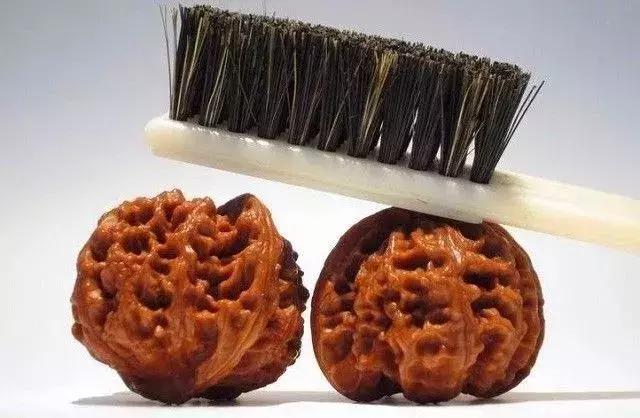 想要盘好核桃,想要文玩核桃越盘越红