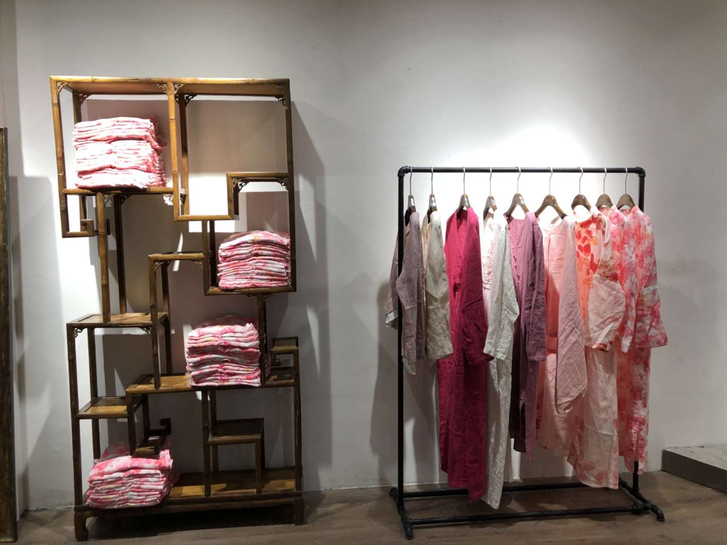 广州服装批发怎么拿货,服装按斤批发到哪拿货