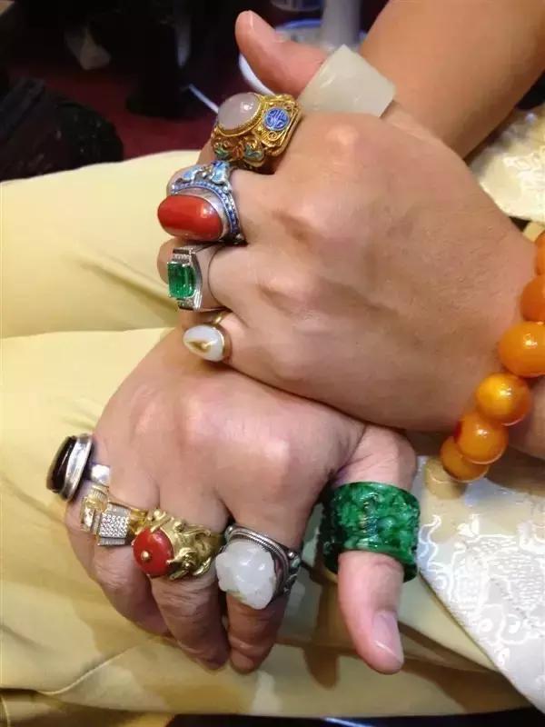 佛珠手串别乱戴图片,小叶紫檀手串戴左手还是戴右手