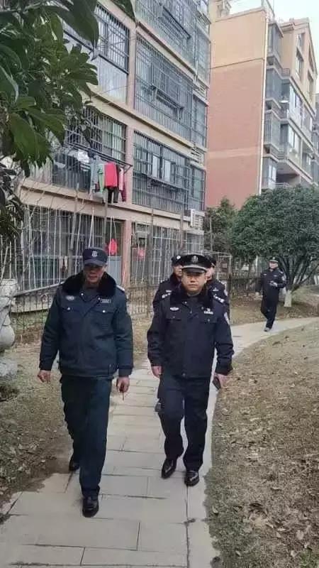 36岁刑警抓逃犯时牺牲,47岁民警抓捕嫌犯时牺牲