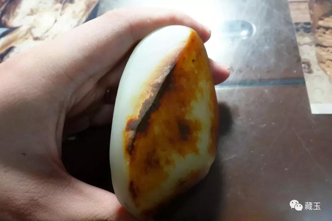 和田玉俄料值不值得入手,和田玉籽料和俄料到底有什么区别