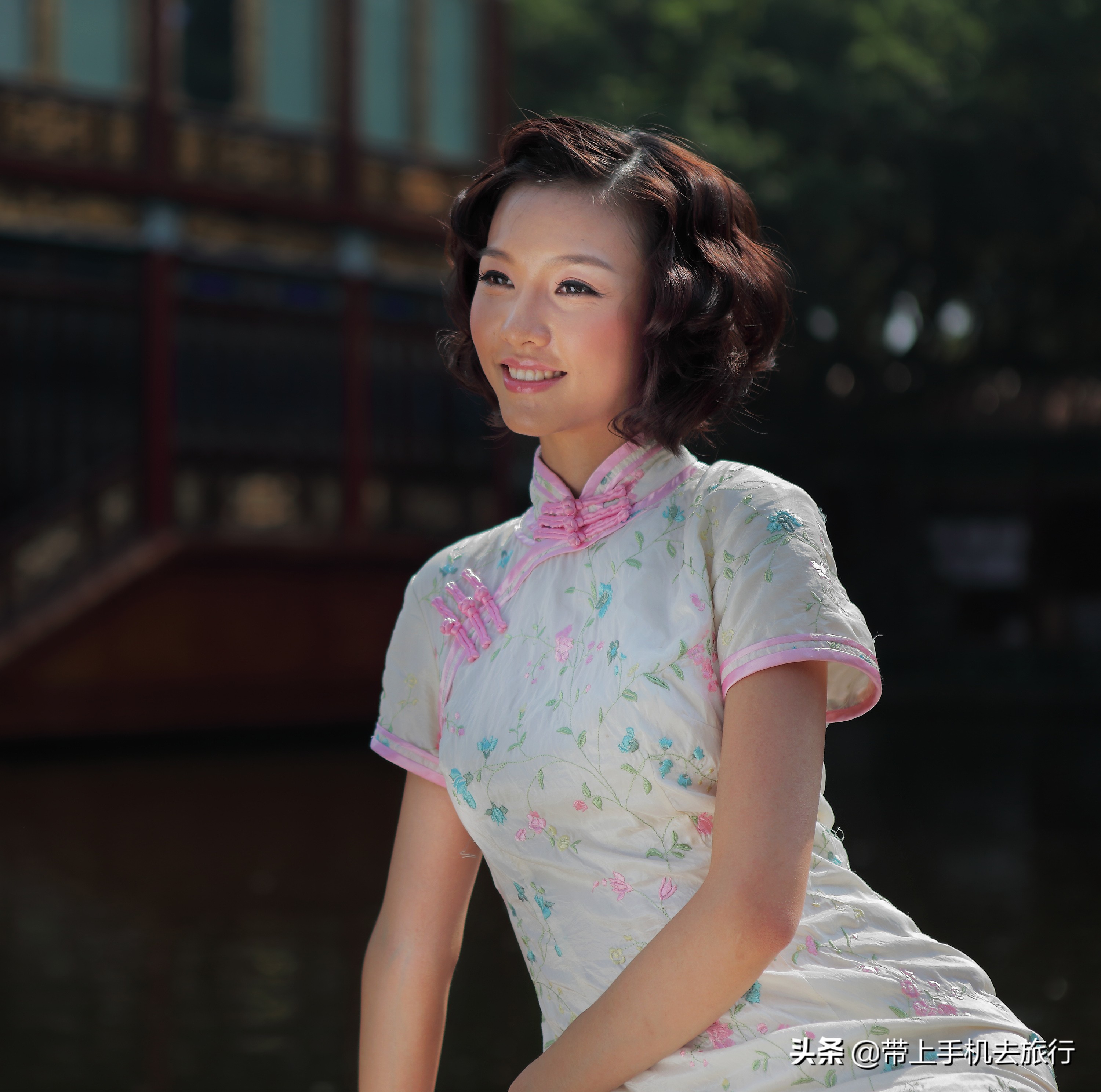 vivo手机逆光功能怎么使用,苹果手机拍逆光人像怎样拍摄