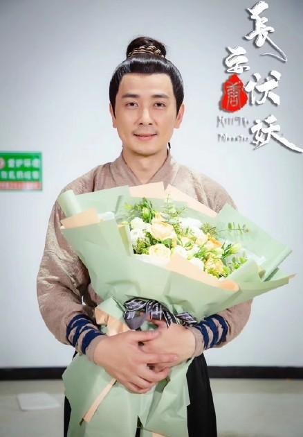 胡一天陈钰琪新剧连麦直播,胡一天陈钰琪开机路透
