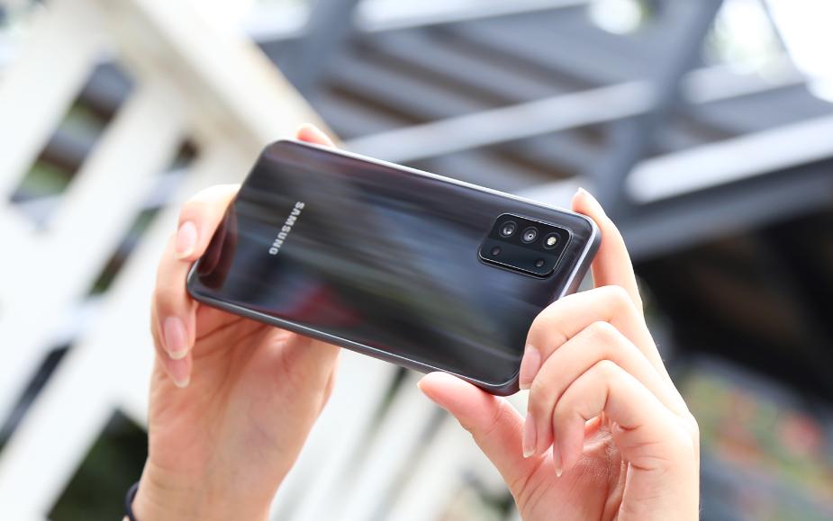 三星千元入门手机：6400万四摄+8GB降至1399元！对比国产你选谁？