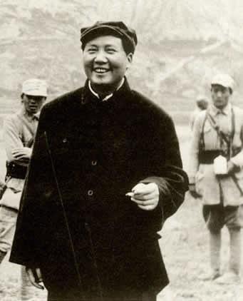 1938年，毛主席在延安接见张学思，笑着说：公子哥，缺不缺钱花？