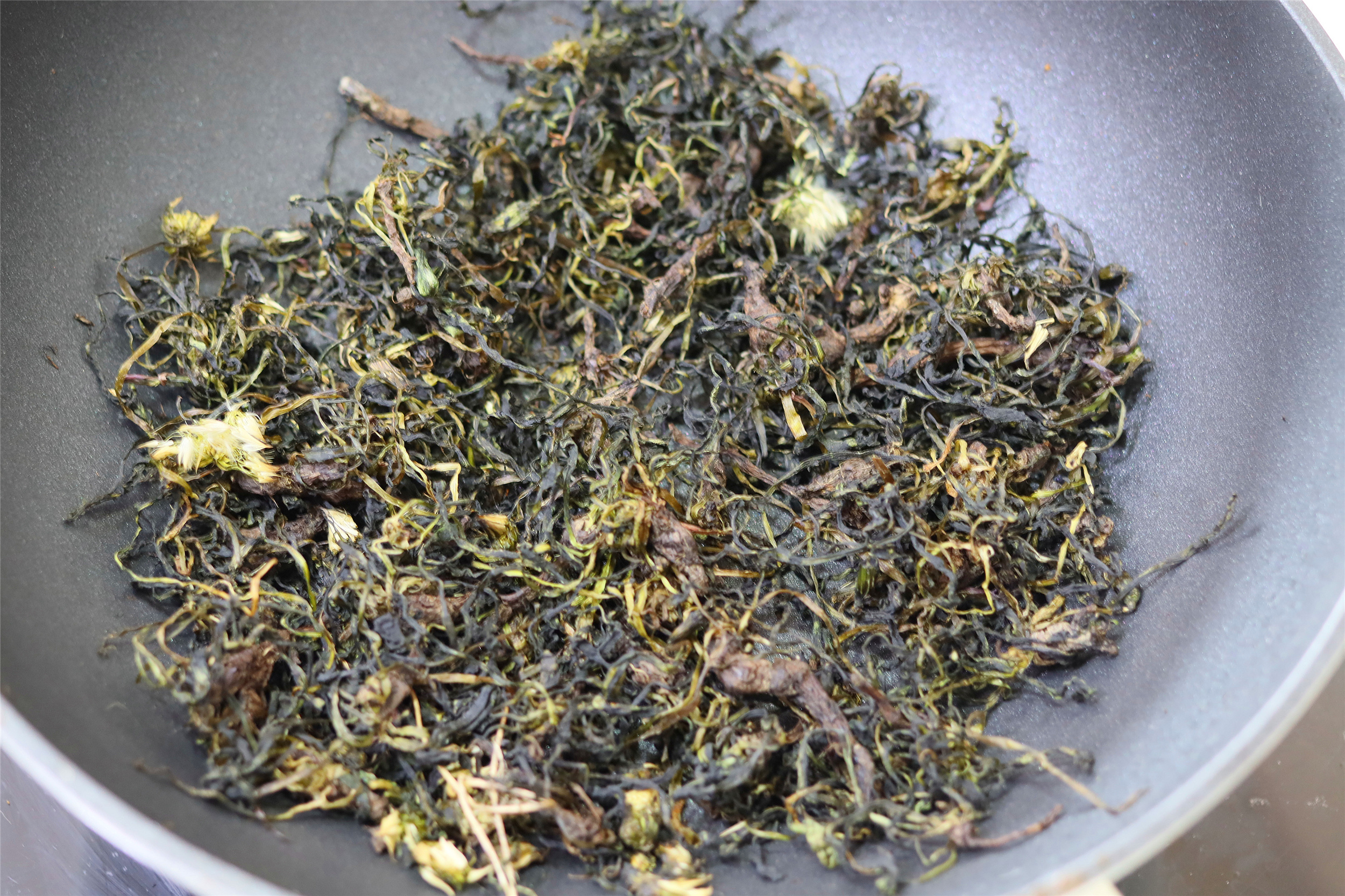 蒲公英茶的正确炒制方法,蒲公英杀青直接晒干的效果一样吗