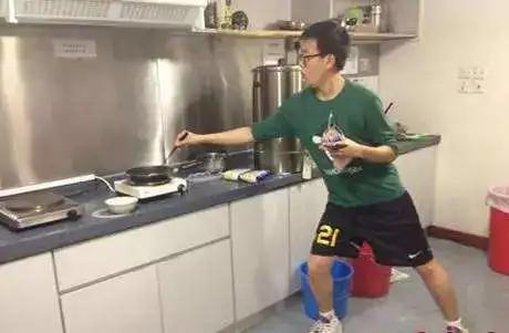 厨房即地狱，吃人不眨眼