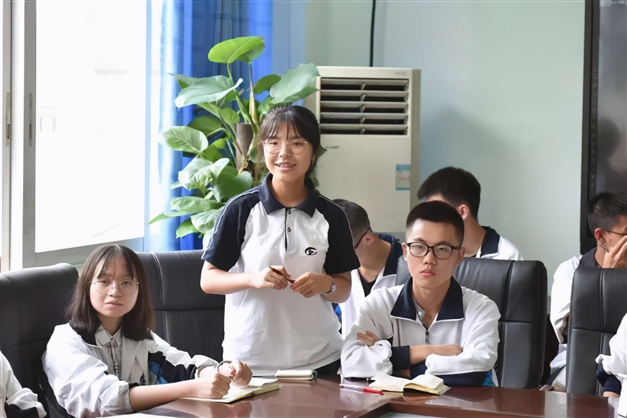 高二领会懈怠期，家长学会这招，既出成绩又省心，高分主动来敲门