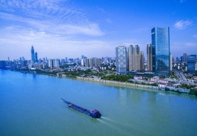 高考结束后，骑上心爱的电动车，畅游美丽长沙，给自己心灵放个假
