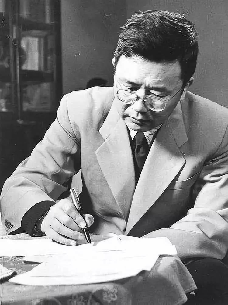 数学家华罗庚后代现在怎样呢,华罗庚为什么和妻子分居五年