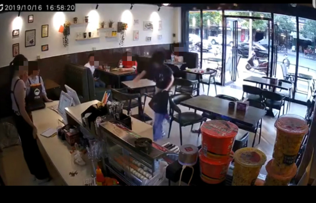 奶茶店女子被女子暴打后续,奶茶店门口女子被暴打