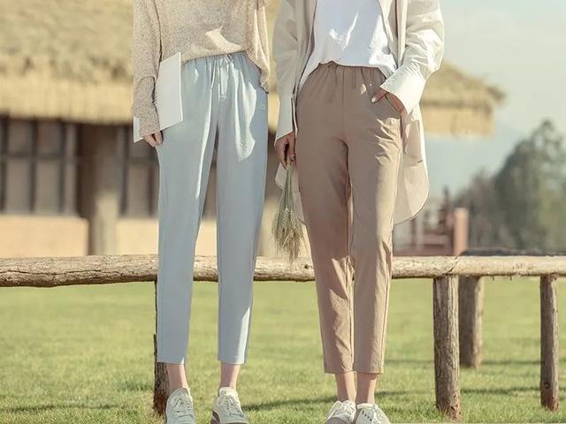 白色修身显瘦冬季裤子穿搭,冬季又显瘦又百搭的女士裤子