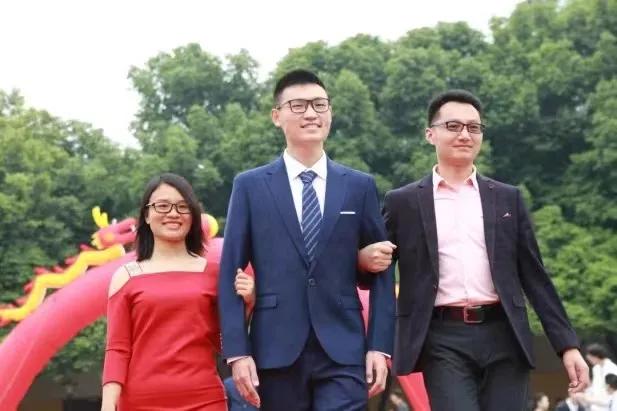把学生当孩子，家长当战友，成都天立教师赵婧让所有孩子向阳而生