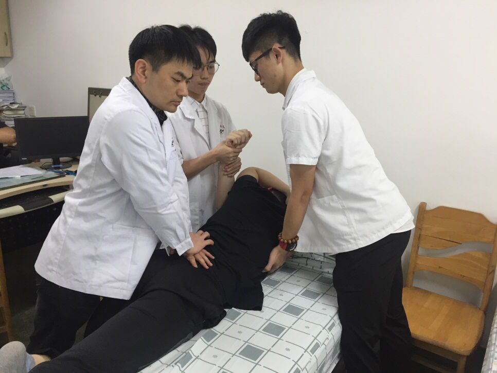 广东省中医院的爆发力正骨法可纠正关节错位，颈腰腿痛