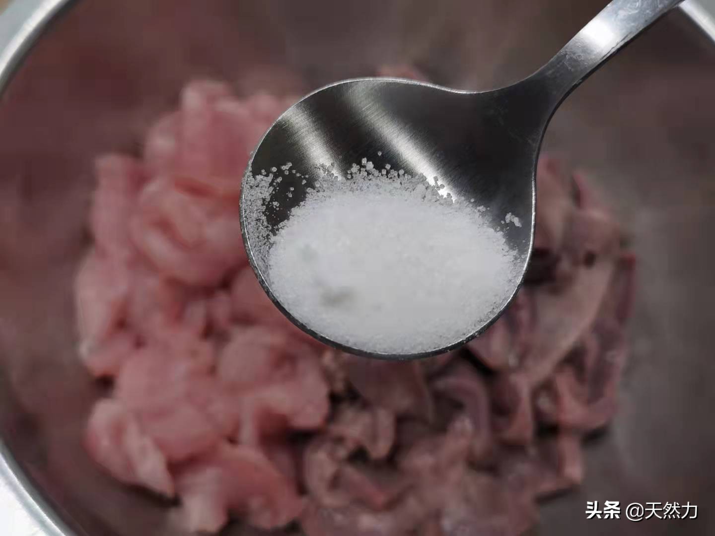 猪肝汤怎么做又嫩又不糊汤,猪肝汤要怎么做才脆爽