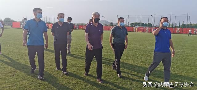 内蒙古足球协会副主席吴刚慰问呼和浩特足球队