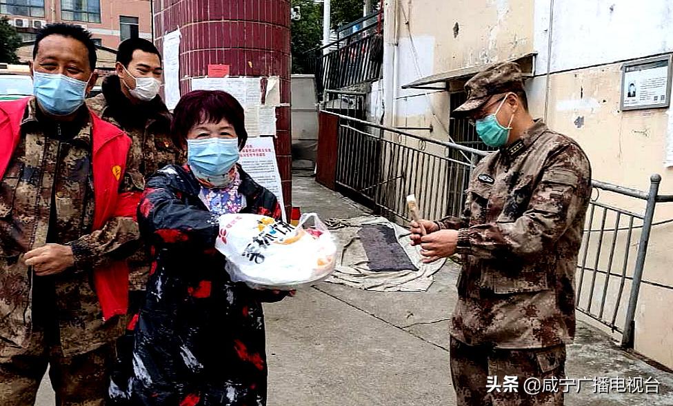 青山一道同云雨明月何曾是两乡 (青山一道同担风雨是什么意思)