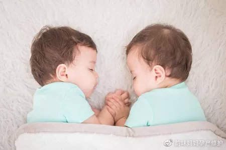 产后妈妈最关心宝宝护理的话题,产后妈妈最担心的产后康复问题