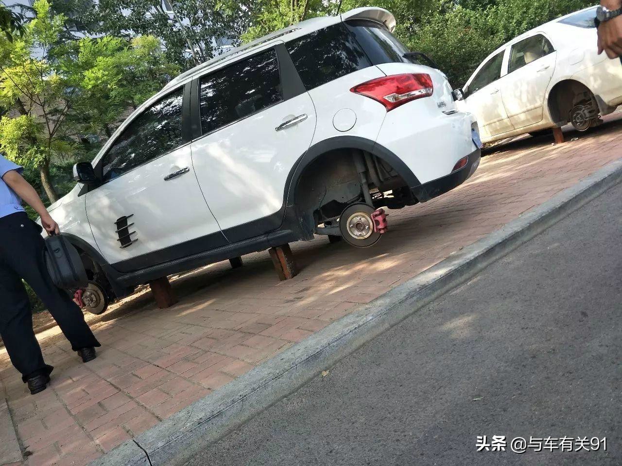 车牌被偷别着急,车牌被偷去车管所补办要多久