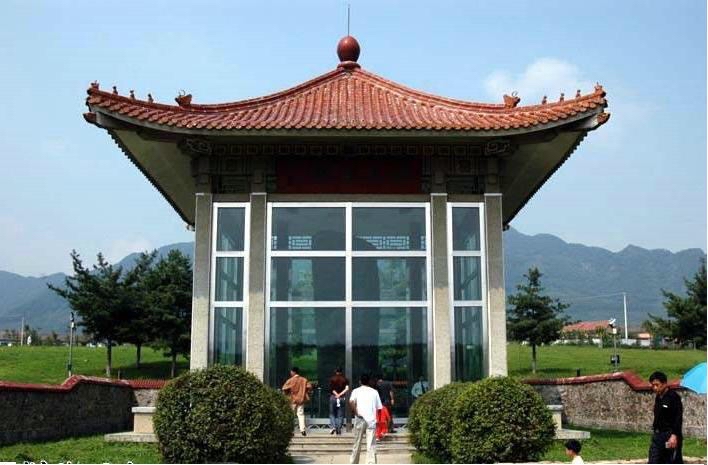 集安市东方金字塔图片,吉林七座金字塔