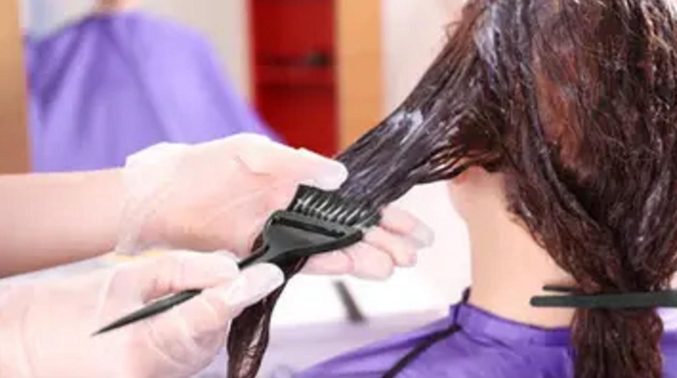 “我丑得出不了门！”女大学生花1000块染发变成这副模样：赔我20万