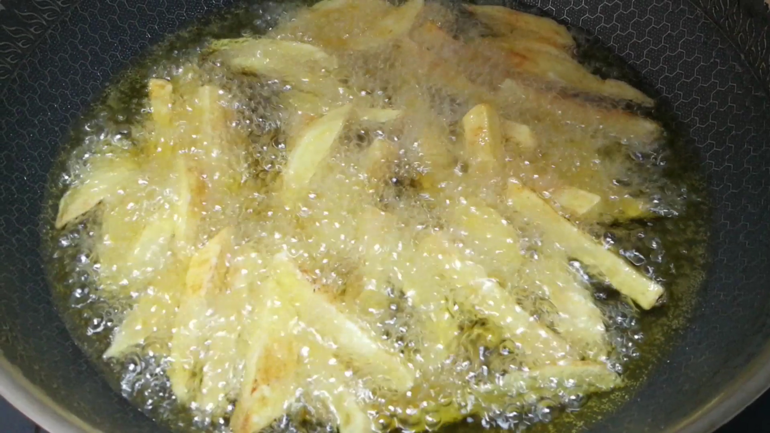 炸薯条怎么炸又酥又香又脆,炸薯条又脆又香的方法