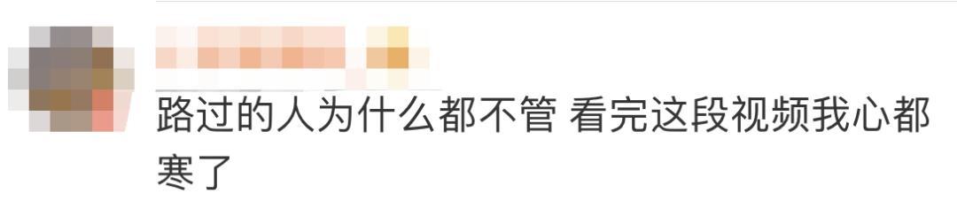 连踹四脚男子街头踢死小猫,男子虐待猫咪被学生暴打