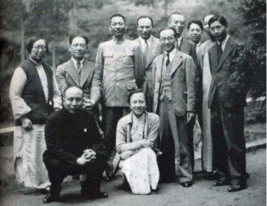 北大教授丧妻续娶小姨子，全国讨论这件事，原来黑手是大姨子