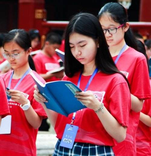 孩子玩手机耽误领会怎么办,初一孩子玩手机成绩下降怎么办