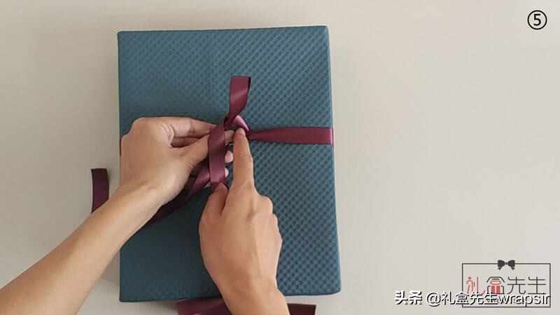 蝴蝶结礼品的打法视频教程,礼品上的蝴蝶结怎样打才好看