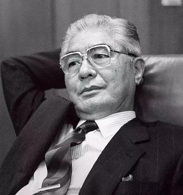 1986年，*小平邓**在京会见荣氏家族：你们就像杨家将，是有功的