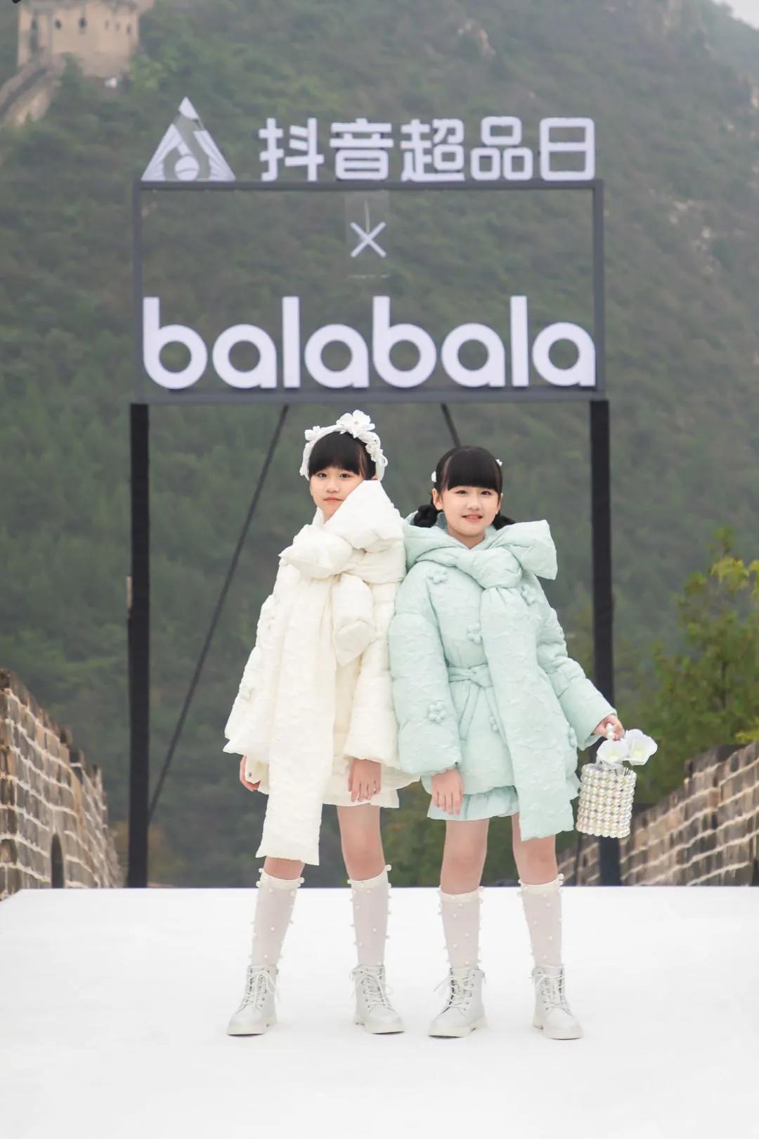 爬雄伟长城，看balabala“羽你相绒”大秀，孩子们的冬天充满想象