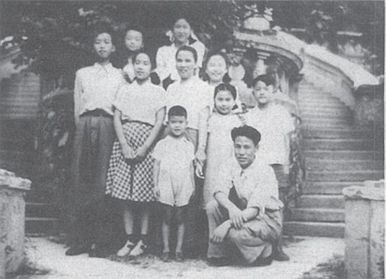 王鹤滨担任毛主席孩子们的家长，李讷为何对其不满：王叔叔不好