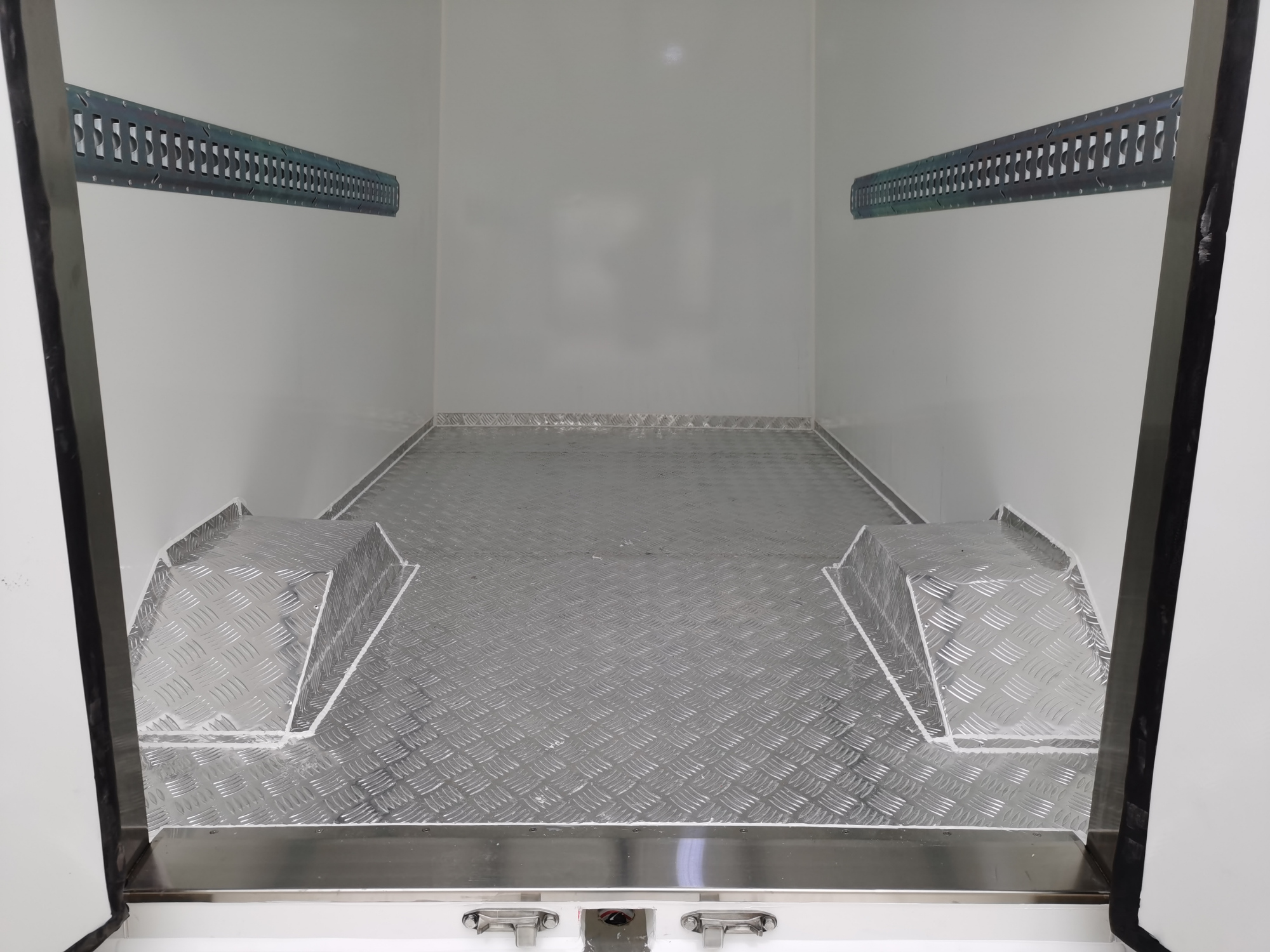 上海大通v90物流版,上汽大通v90货运版多少吨