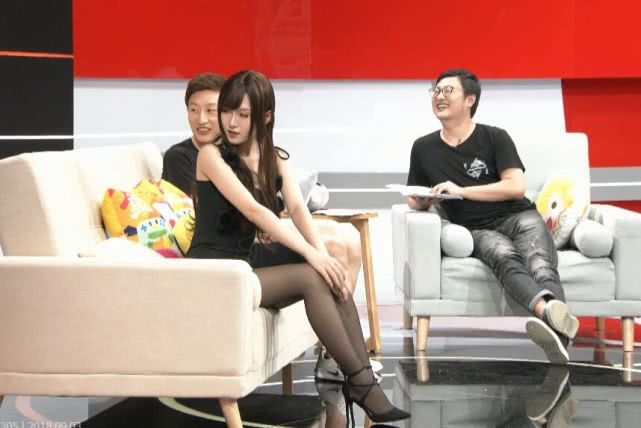 电竞比赛成女主播秀“大长腿”的平台，这种现象该不该治理？