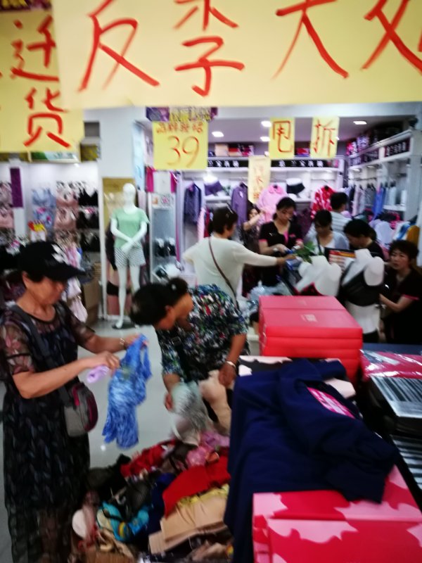 他用社群裂变，内衣店每天4万业绩，充值3万