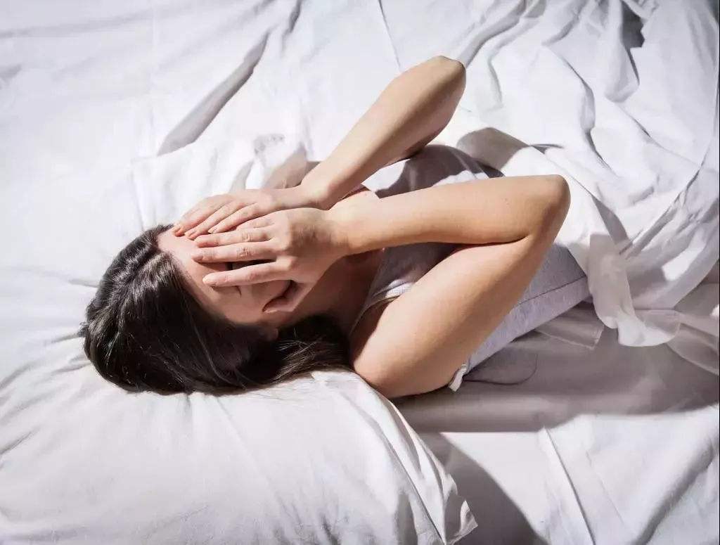 女性洗澡一定要注意安全,女士洗澡的时候顺便洗头好吗