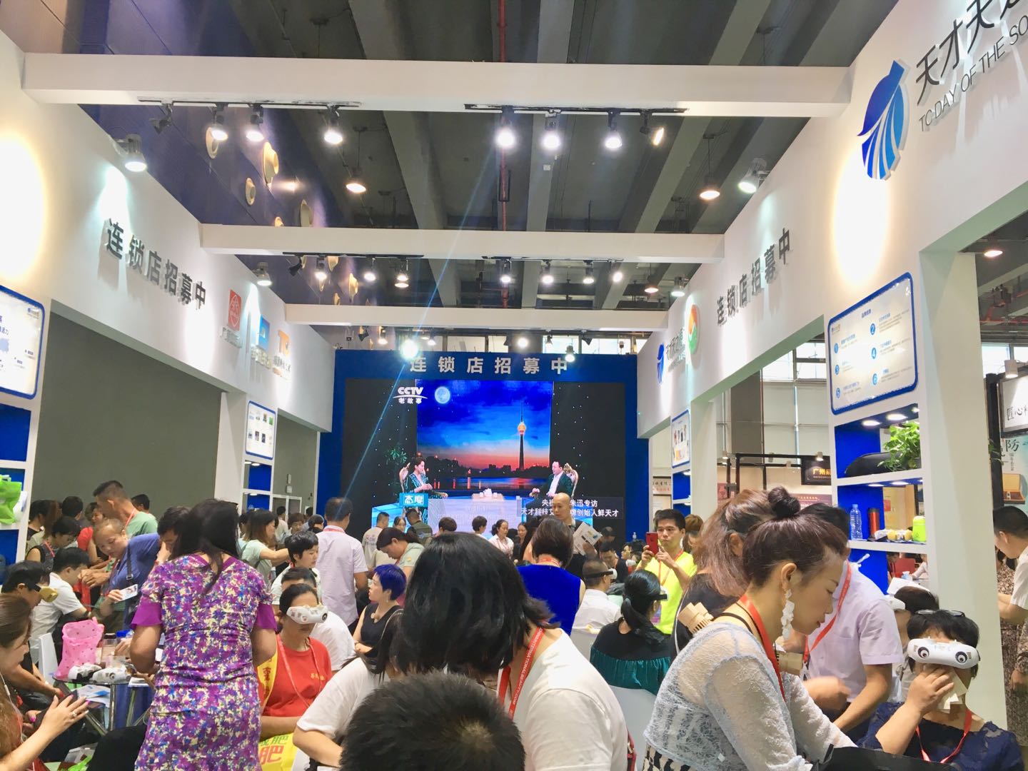 王一博肖战片场做人留一线,王一博肖战杀青图片