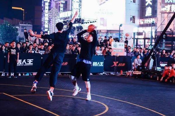 376双鞋，拍出718万人民币！炒鞋圈到底有多疯狂？