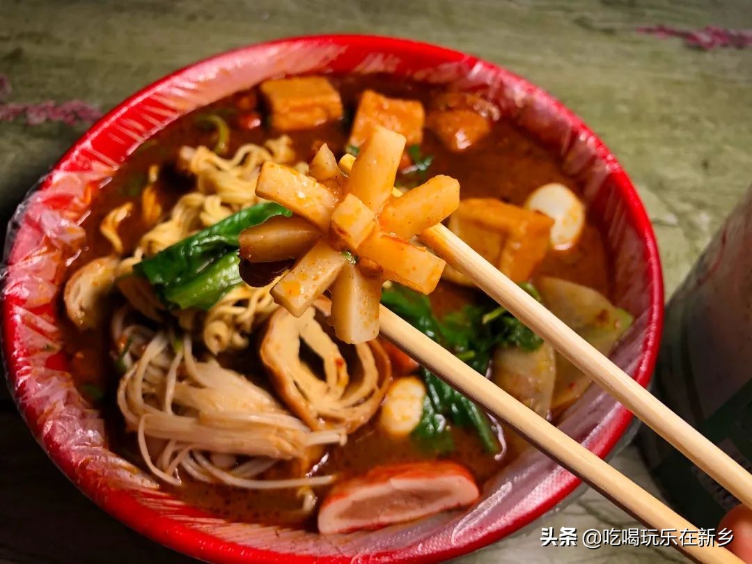 街边小吃摊美食推荐新乡西大街,学生时代的回忆美食街