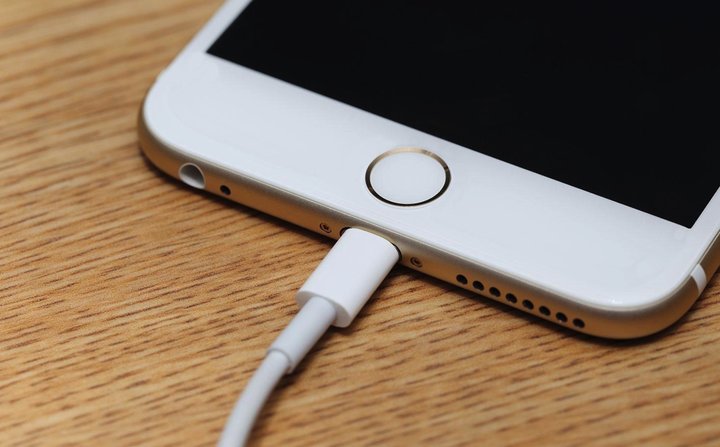 为什么iphone的充电线总是断电,为什么iphone原厂线充不上电