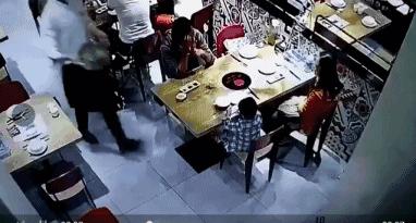 小孩吃饭被烫伤了怎么办,如果孩子被烫伤父母该怎么做