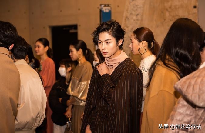 2020春夏巴黎时装周chanel秀场,2022秋冬首尔时装周bonbom